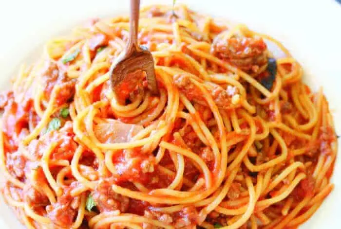 Spaghetti alla Siciliana (VIDEO RECIPE) - Vikalinka