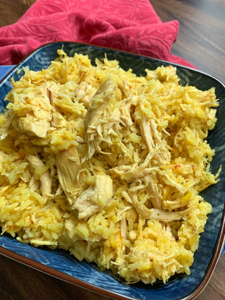 https://www.backtomysouthernroots.com/wp-content/uploads/2020/05/Slow-cooker-chicken-breast-with-Spanish-rice-768x1024.jpg.webp
