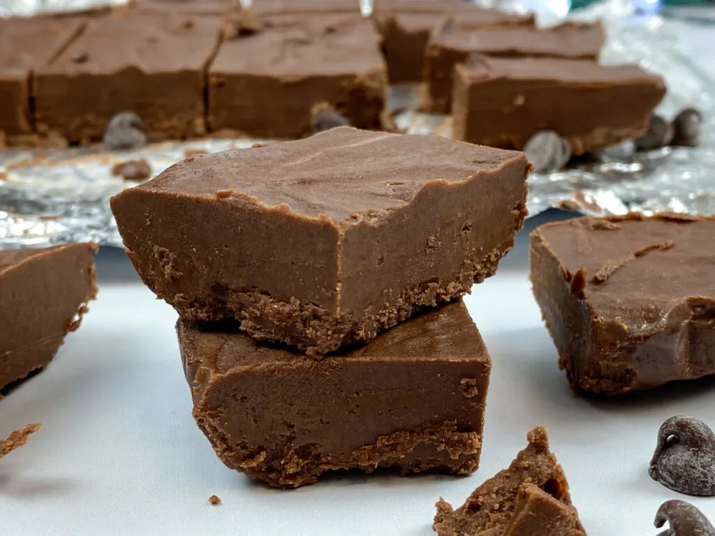 https://www.backtomysouthernroots.com/wp-content/uploads/2020/08/Frosting-fudge-3-1024x768.jpg.webp