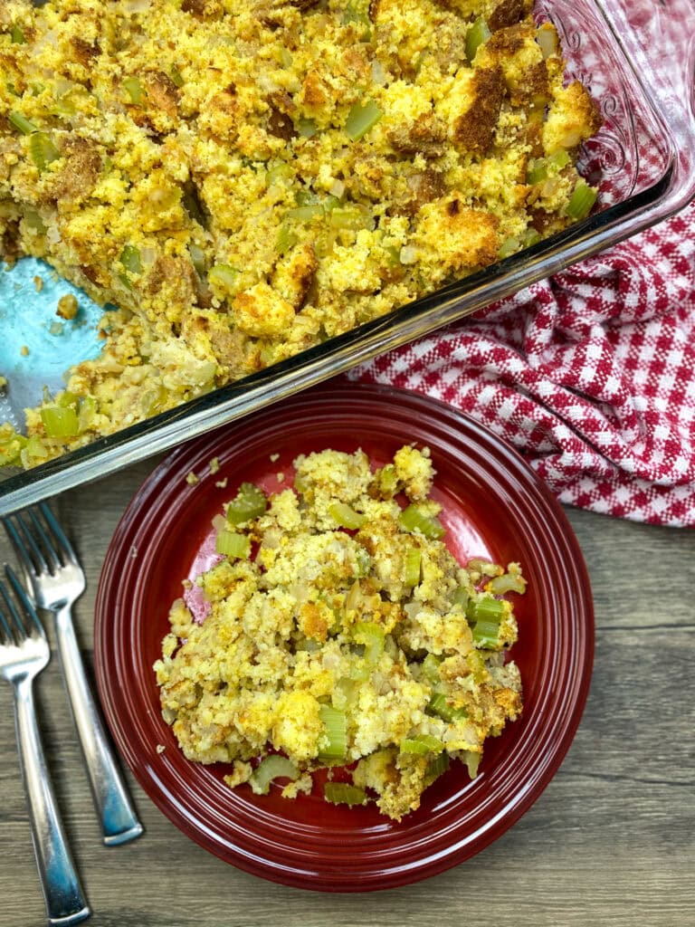 https://www.backtomysouthernroots.com/wp-content/uploads/2020/12/How-to-make-cornbread-dressing-768x1024.jpg