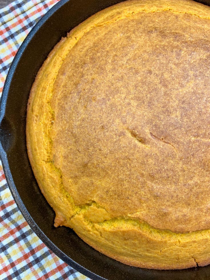 Easy Southern Cornbread Without Buttermilk (Skillet Recipe) - Back To ...