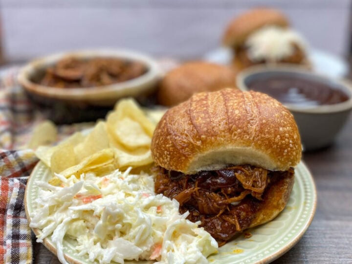 Slow Cooker Pulled Pork Sandwiches