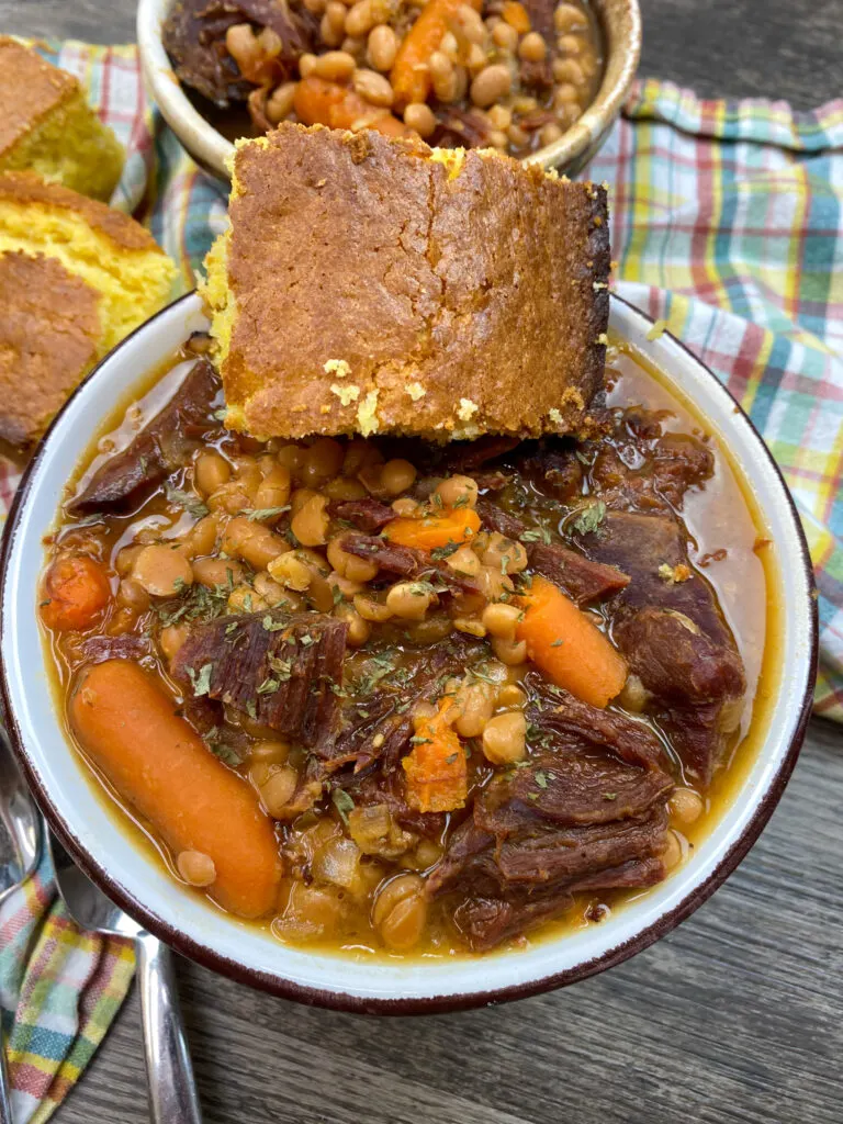 https://www.backtomysouthernroots.com/wp-content/uploads/2021/06/slow-cooker-beans-and-ham-hocks-768x1024.jpg.webp