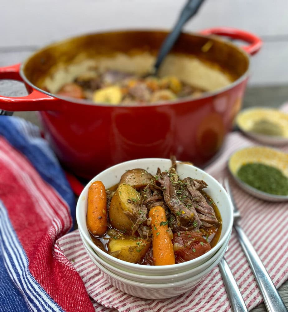 One Pot Meals: 50 Simple and Easy Dutch Oven Recipes