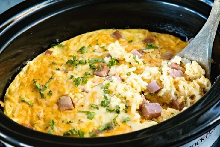 https://www.backtomysouthernroots.com/wp-content/uploads/2021/11/Cheesy-Ham-Crock-Pot-Breakfast-Casserole-735x490.jpg.webp