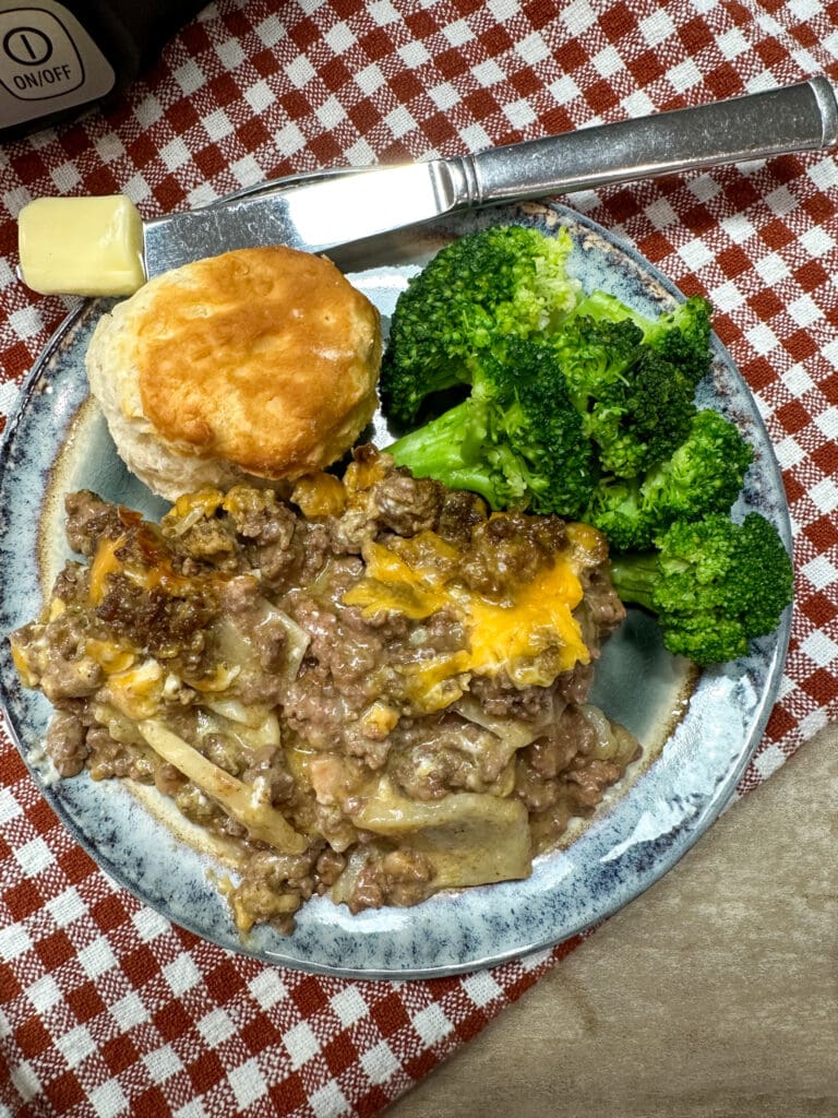 https://www.backtomysouthernroots.com/wp-content/uploads/2023/04/slow-cooker-beef-and-potatoes-3-768x1024.jpg