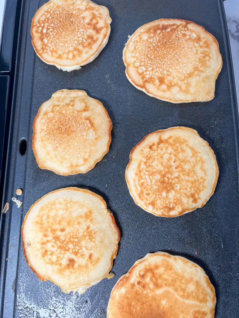 No butter pancakes. A while back I claimed I didn't need butter in my pan  for making pancakes. Here is the photos : r/castiron