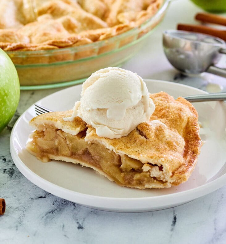 Cinnamon shop apple pie